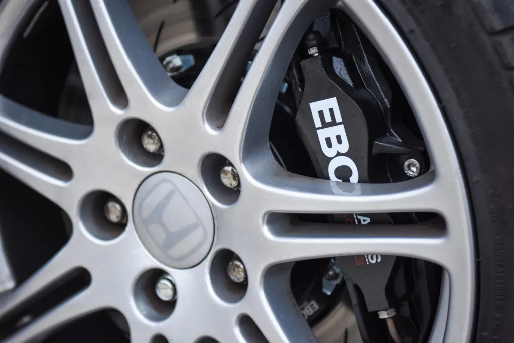 Kit Big Brake EBC Brakes Racing instalado