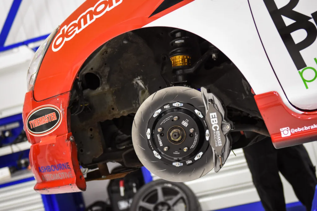 Kit Big Brake EBC Brakes Racing instalado