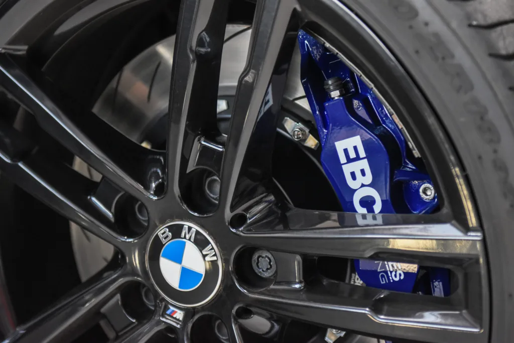 Kit Big Brake EBC Brakes Racing instalado