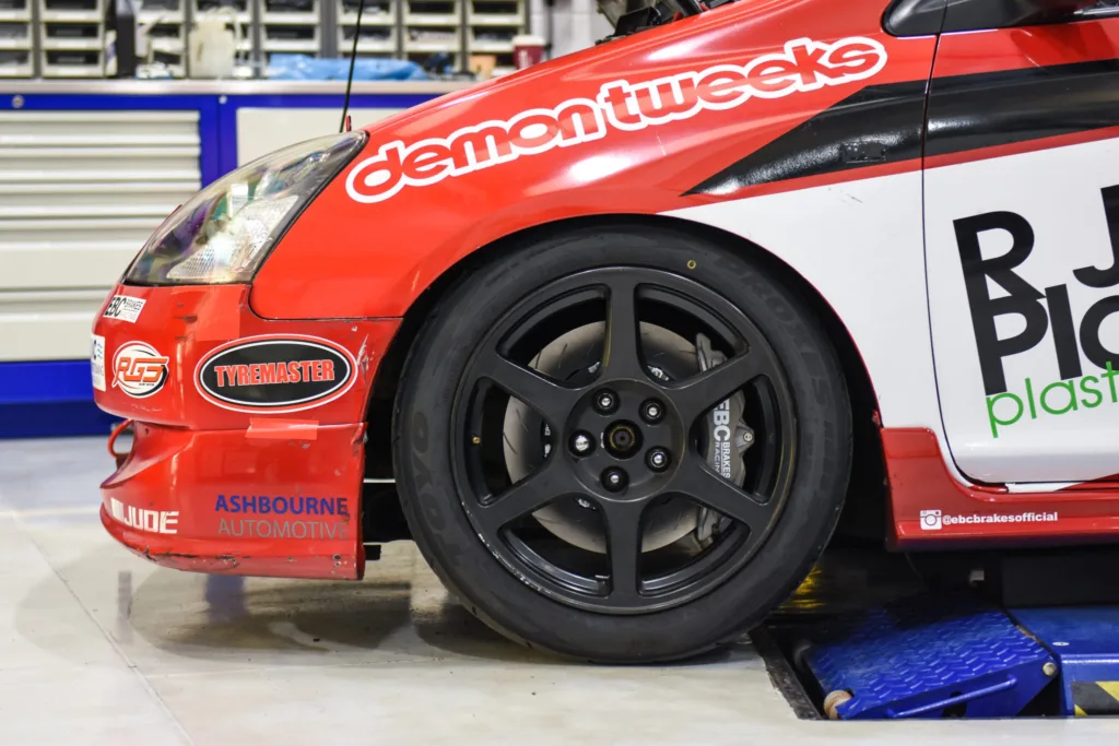 Kit Big Brake EBC Brakes Racing instalado