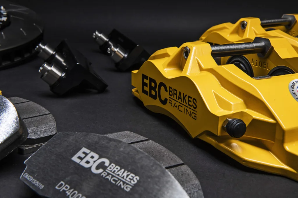 Kit Big Brake EBC Brakes Racing instalado